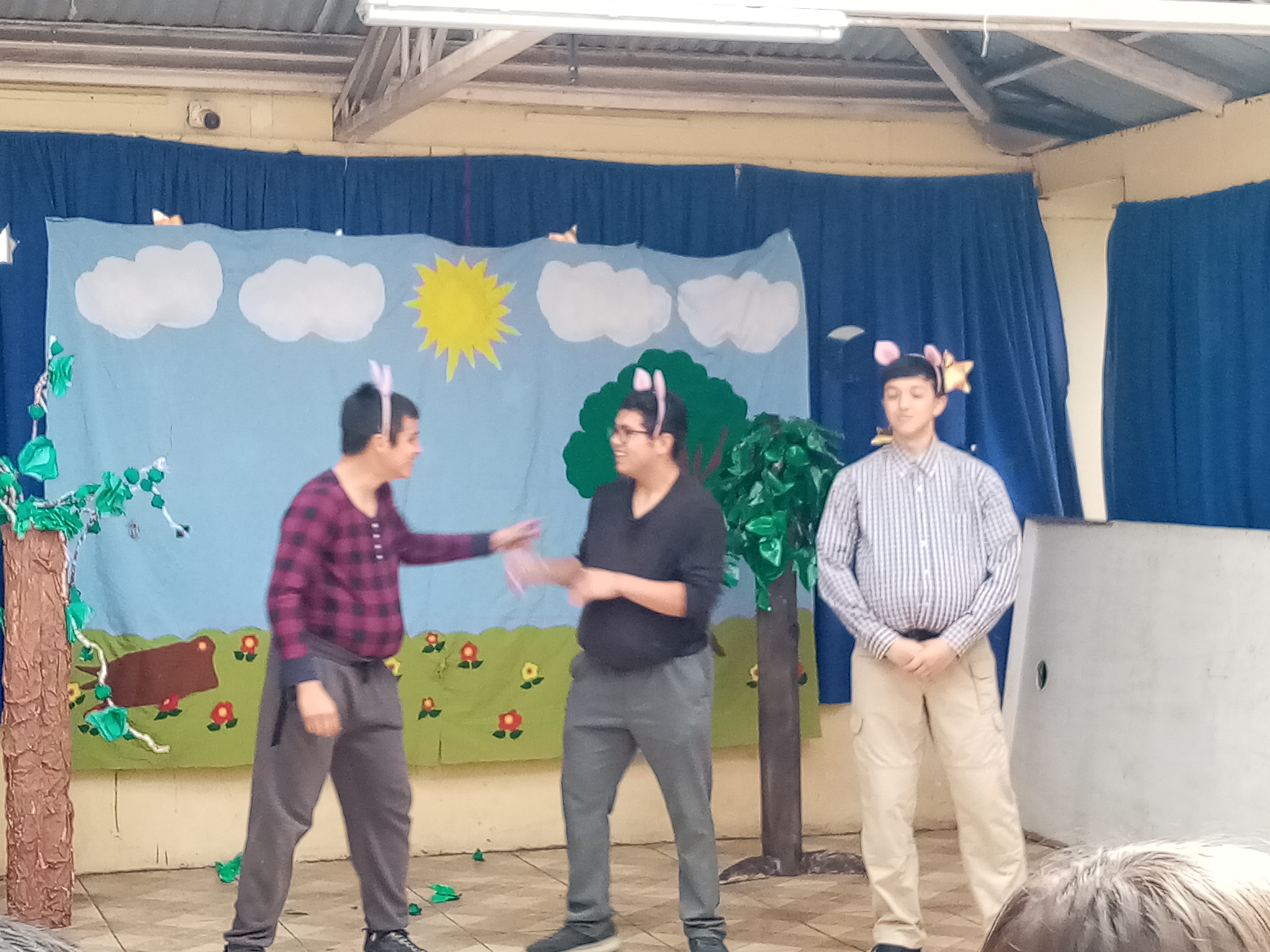 Teatro y lectura: un encuentro mágico en nuestra comunidad escolar, por estudiantes de 4° MA.